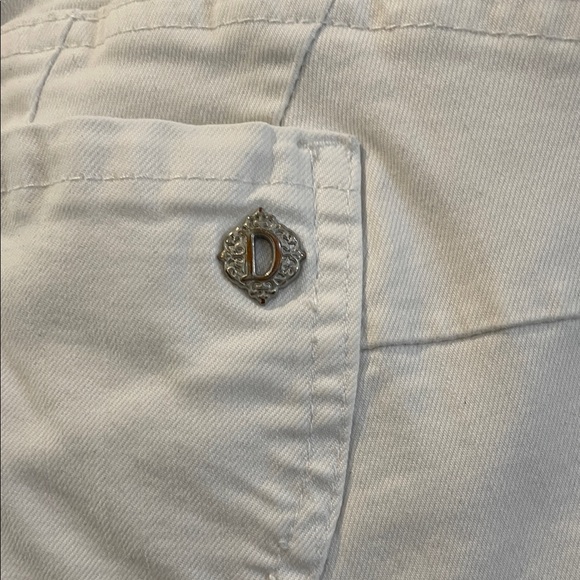 Democracy Women's Cropped White Jeans - Picture 4 of 9